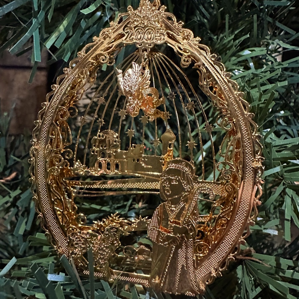 2005 Danbury Mint Gold Christmas Ornament “Bethlehem Shepherd Boy”